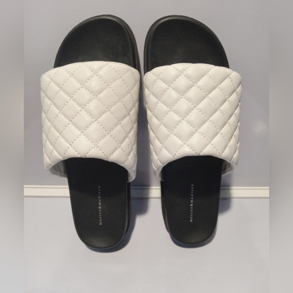 Mercer & Madison White Quilted Slippers‎